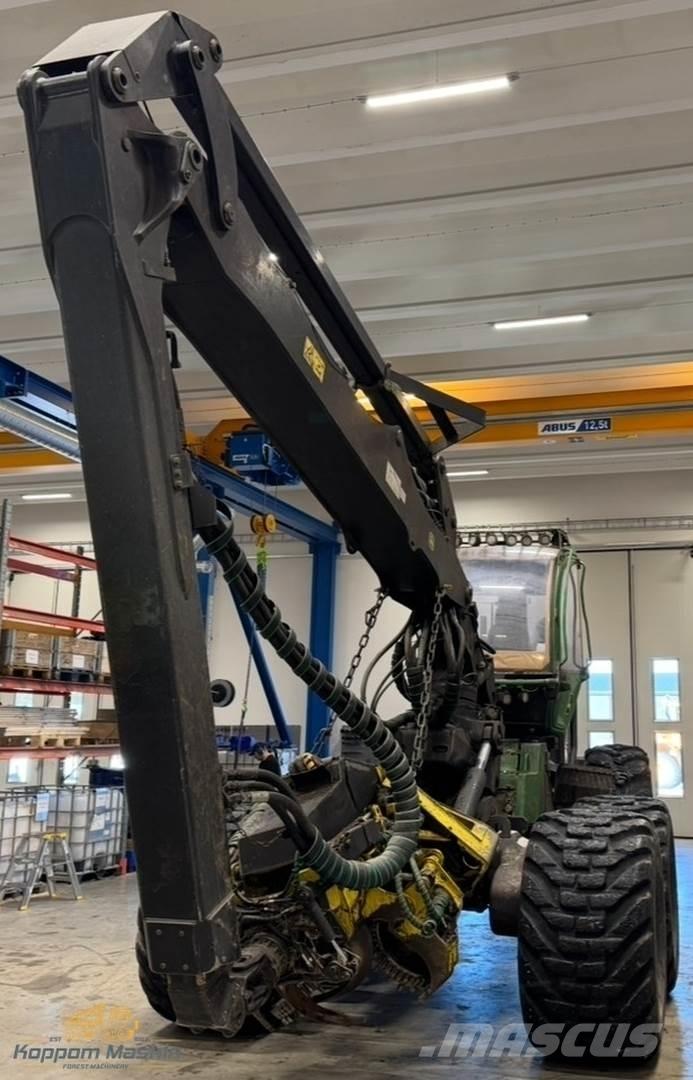 John Deere 1470G Harvester