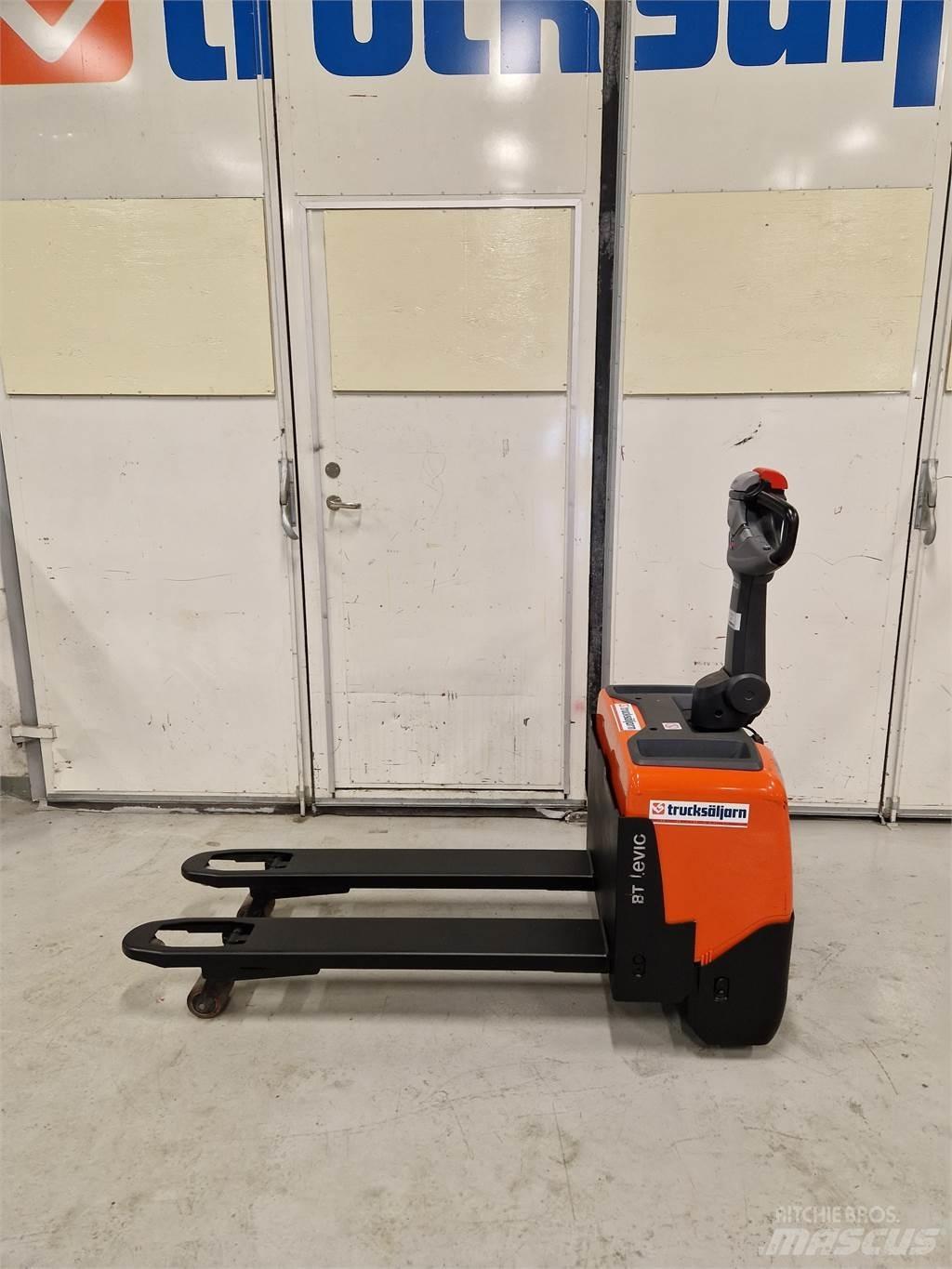 Toyota LWE130 Niedergabelstapler