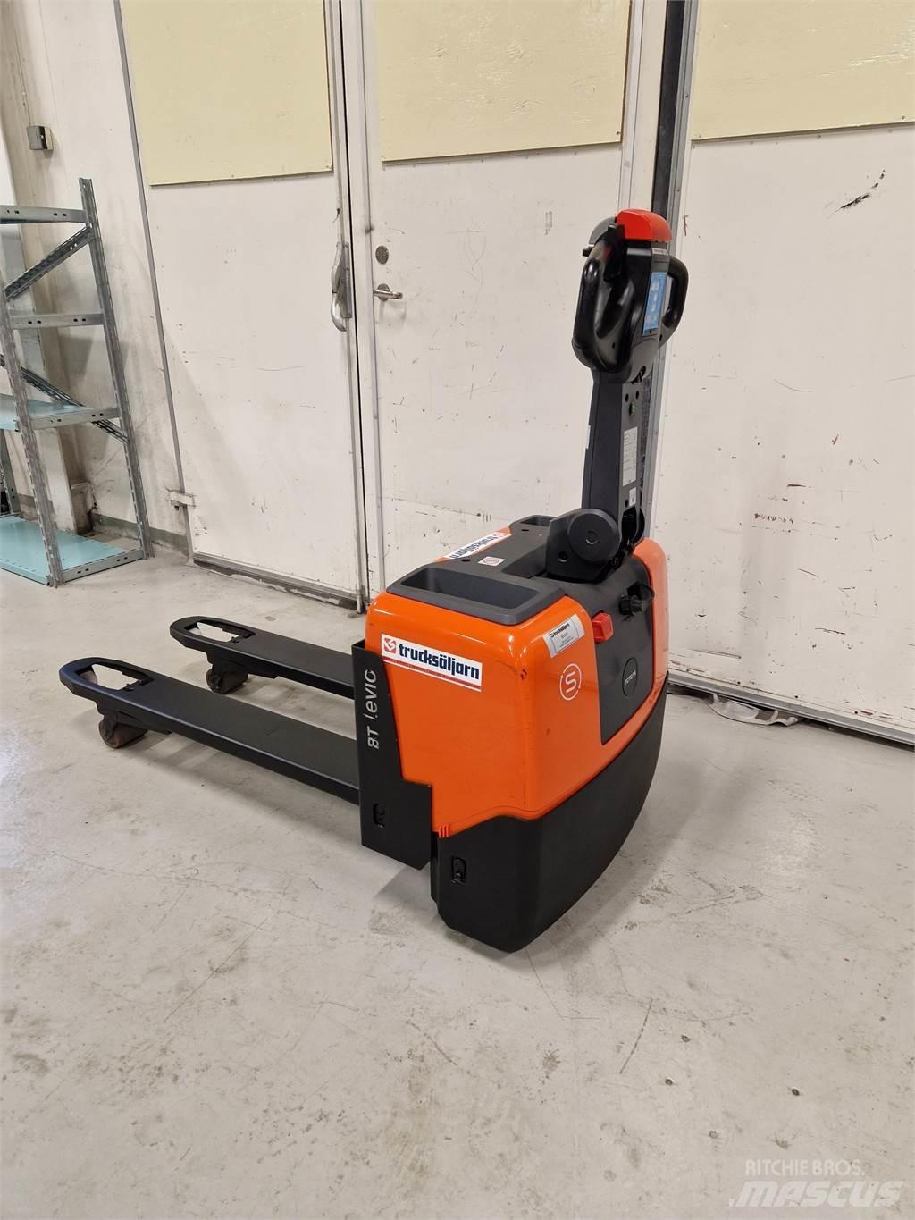 Toyota LWE130 Niedergabelstapler