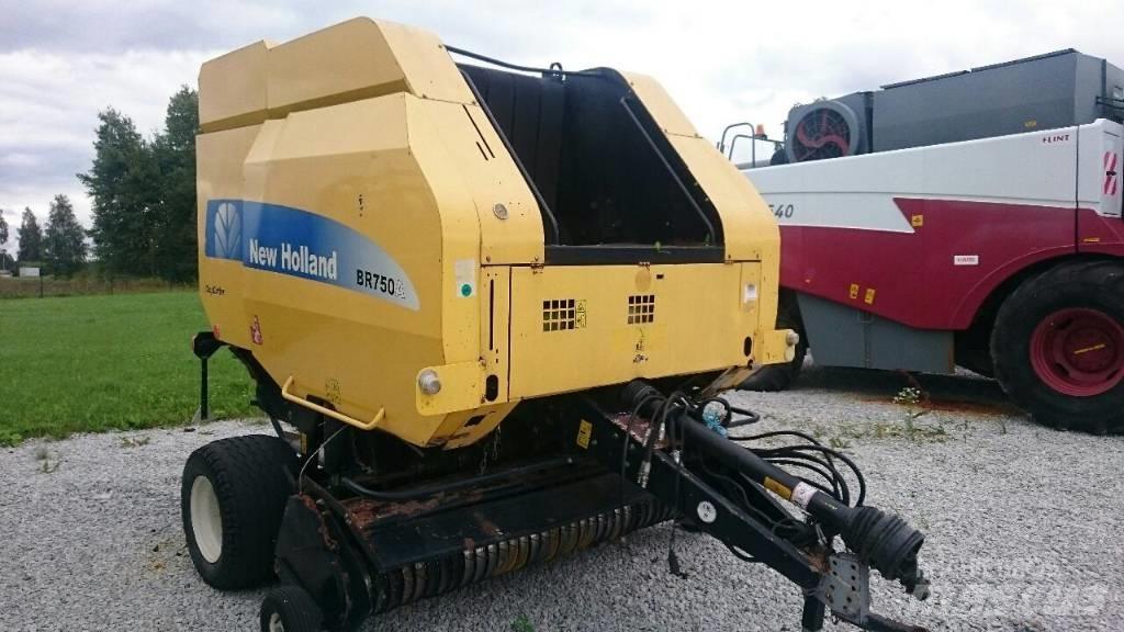 New Holland BR750A Rundballenpressen