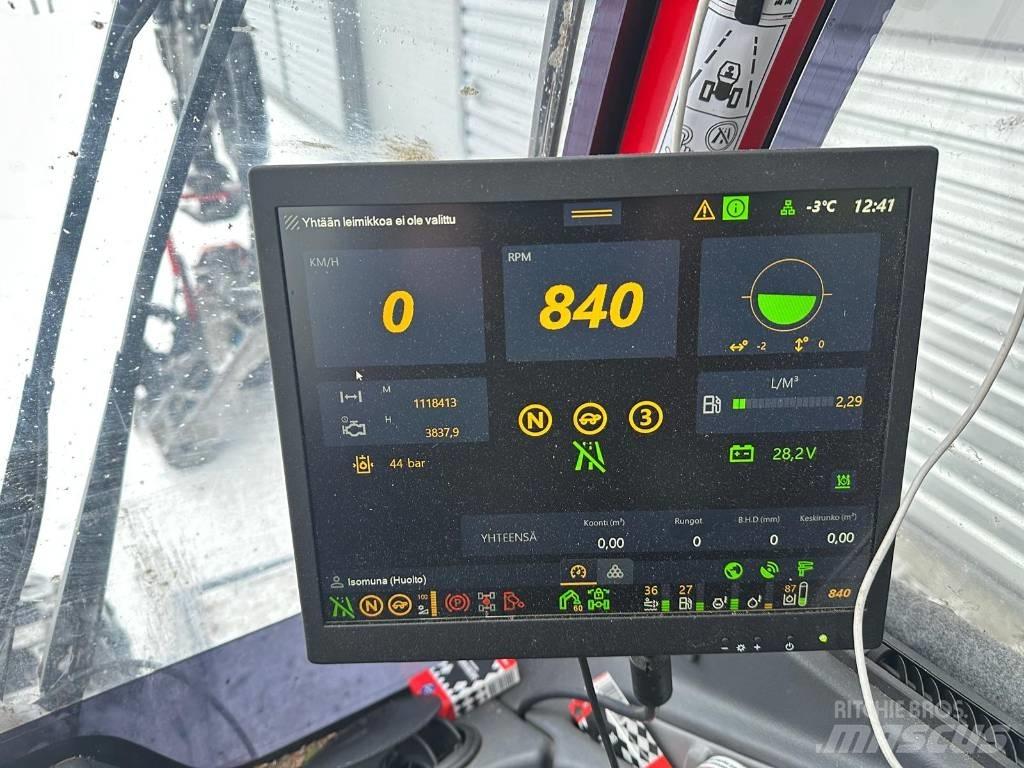 Komatsu 931 XC Harvester