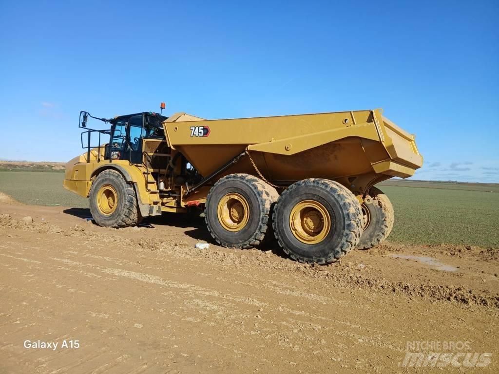 CAT 745 Dumper - Knickgelenk