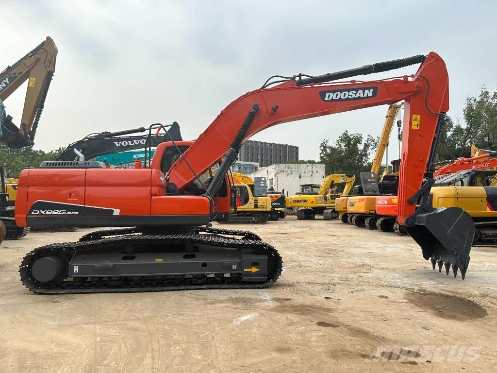 Doosan DX 225 LC-9 Raupenbagger