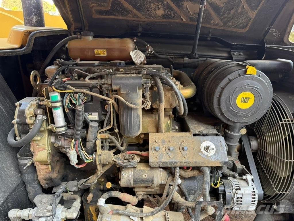 CAT TH 330 B Teleskoplader