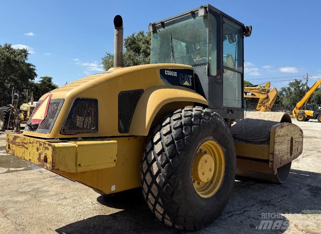 CAT CS 663 E Erdbauwalzen