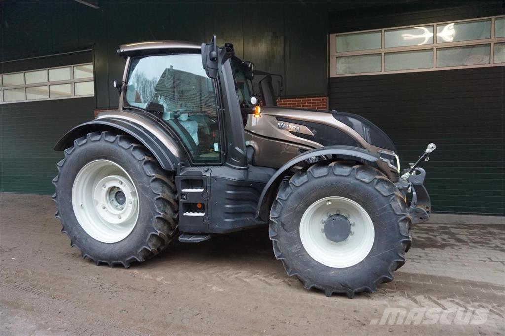 Valtra T175 Active Traktoren