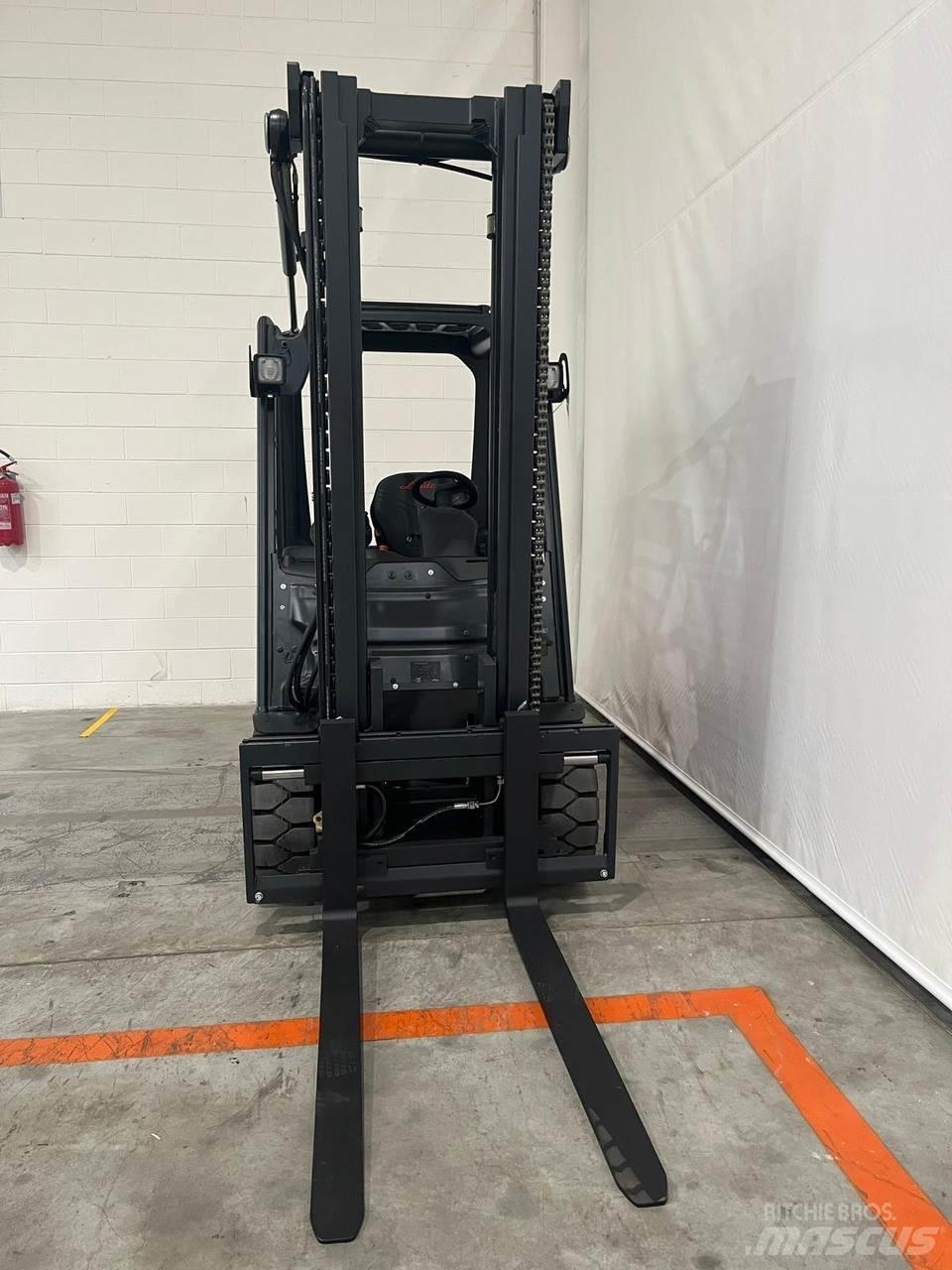 Linde E30-01 Elektrische heftrucks