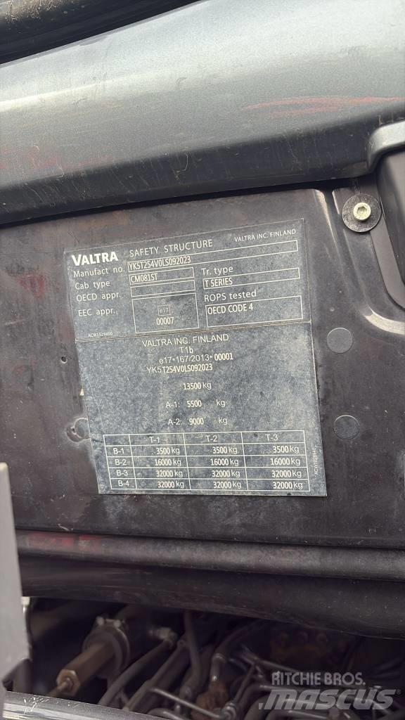 Valtra T 254 Traktoren