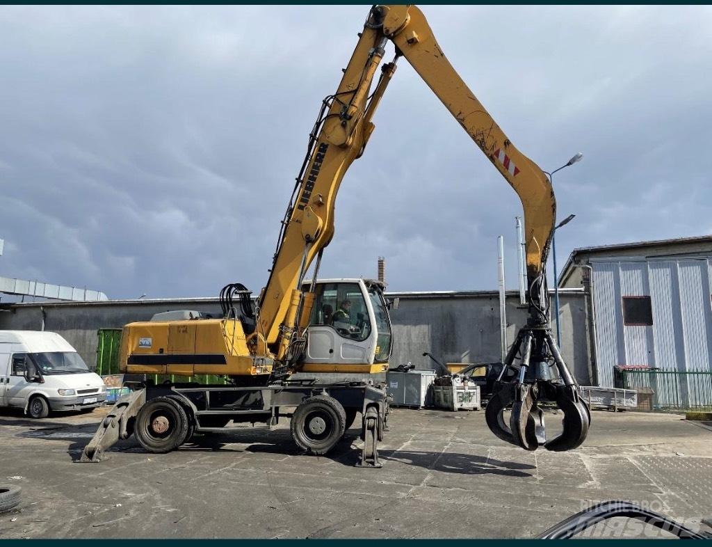 Liebherr 924 Materialumschlag