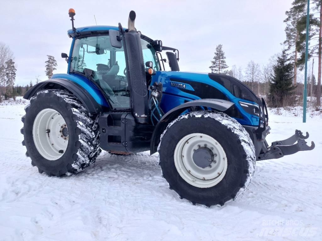 Valtra T 174 VERSU Traktoren