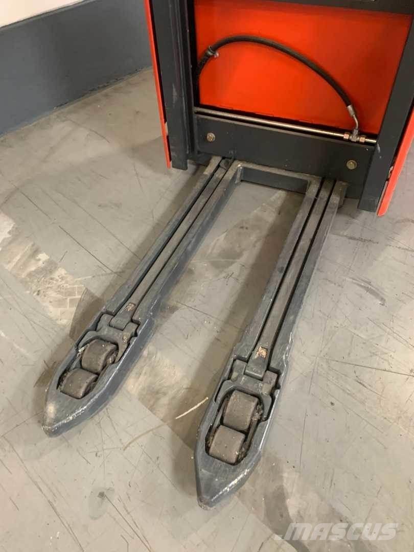 Linde L12I Zelfrijdende stapelaars