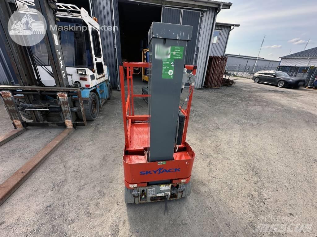 SkyJack SJ 12 Personenaufzüge