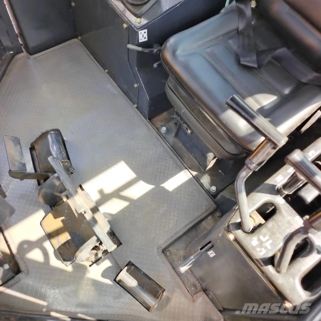 Shantui SD 32 Bulldozer