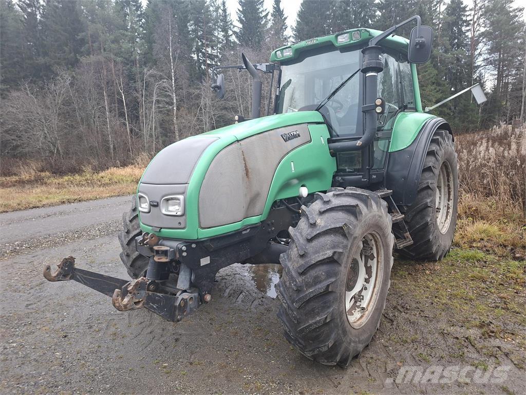 Valtra T190 7.4 Traktoren