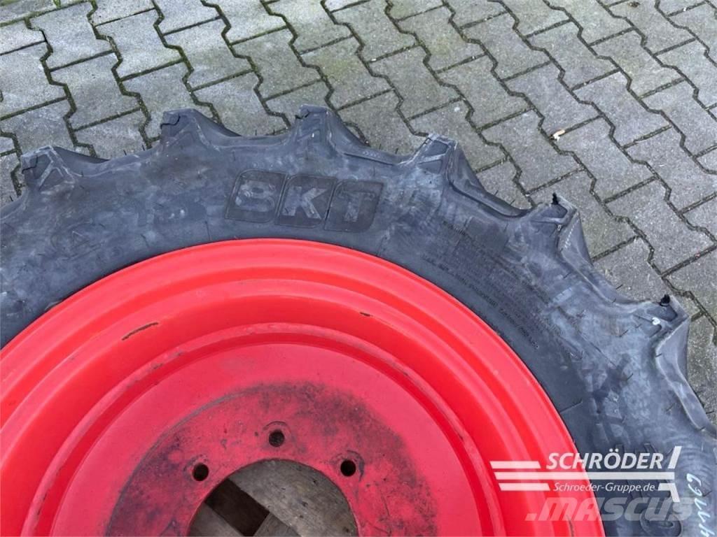 BKT 1X 320/70 R24 Reifen