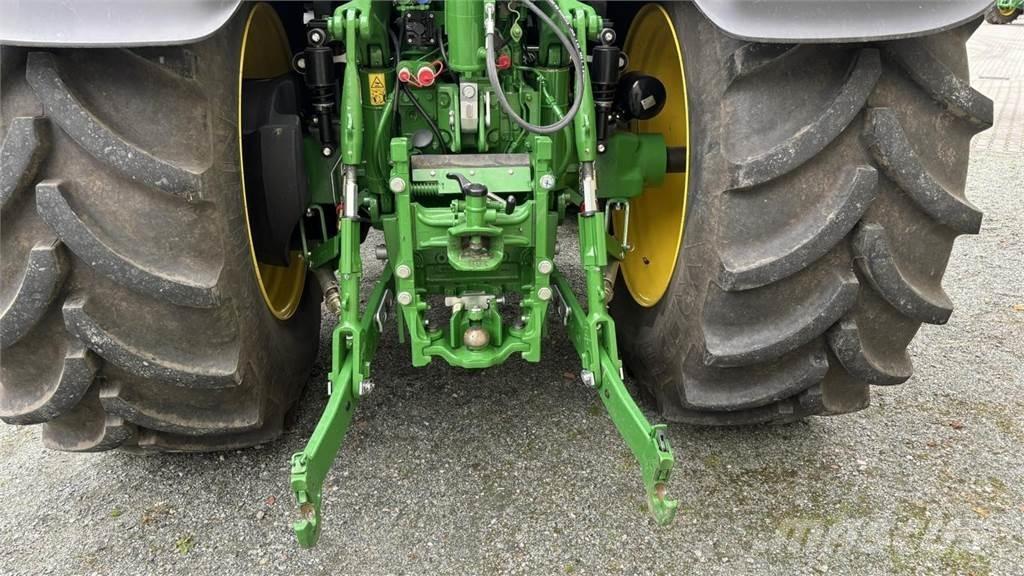 John Deere 6M240 Traktoren