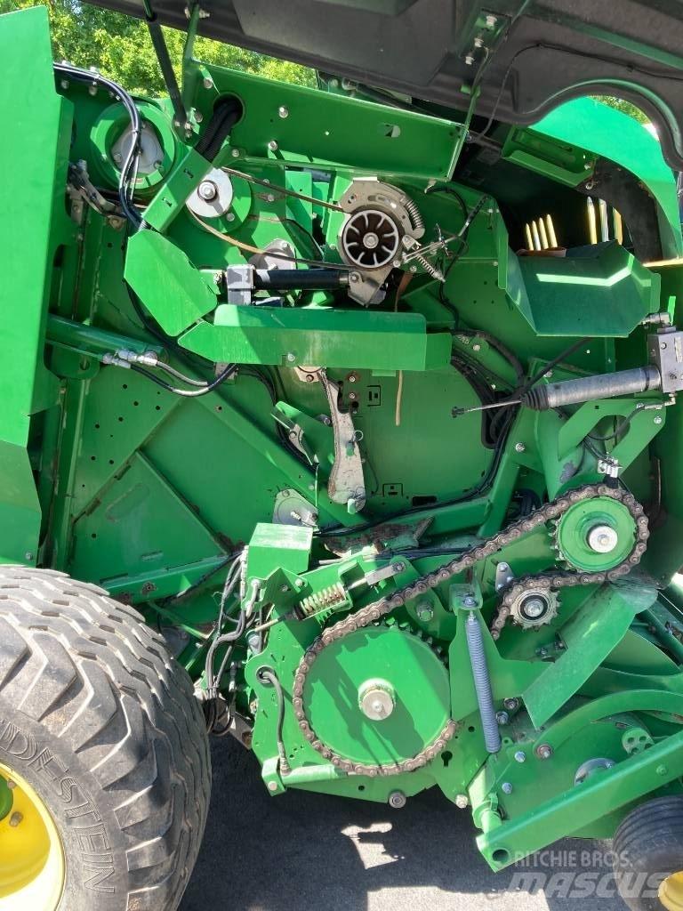 John Deere F441R Rundballenpressen