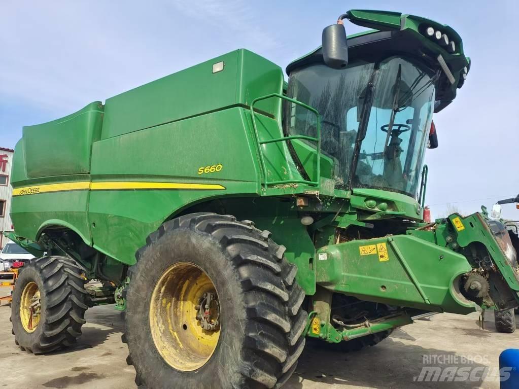 John Deere S660 Mähdrescher