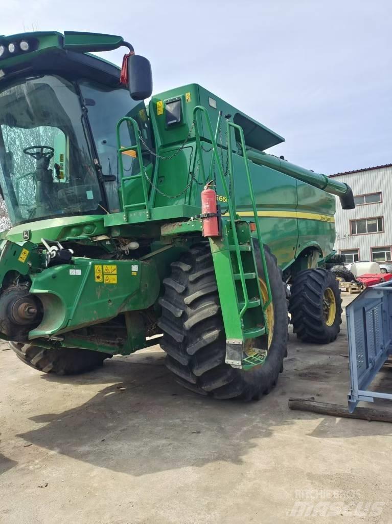 John Deere S660 Mähdrescher