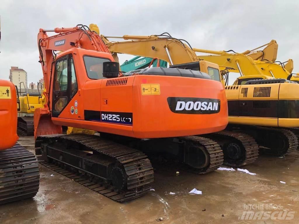 Doosan 225 LC Raupenbagger