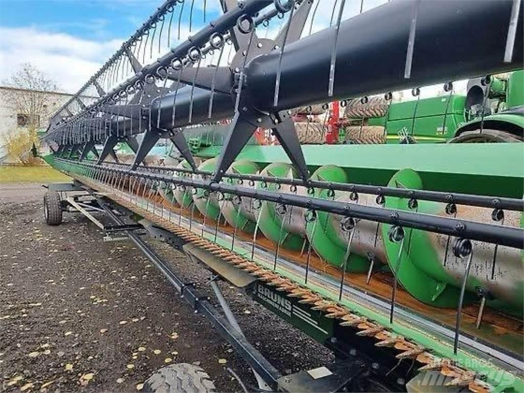 John Deere S 685 i Mähdrescher