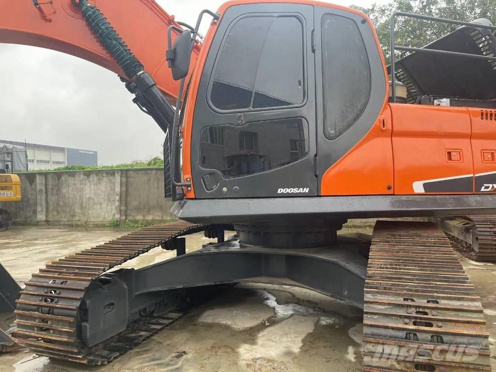 Doosan DX 300 LC Raupenbagger