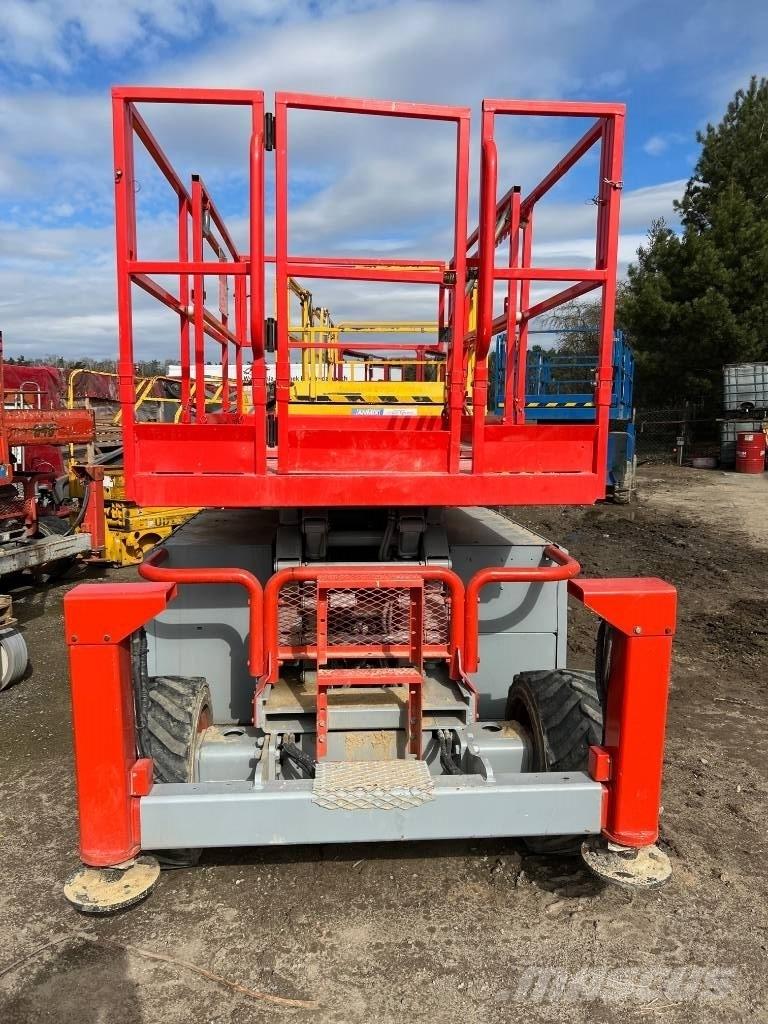 SkyJack SJ 6832 RT Scheren-Arbeitsbühnen
