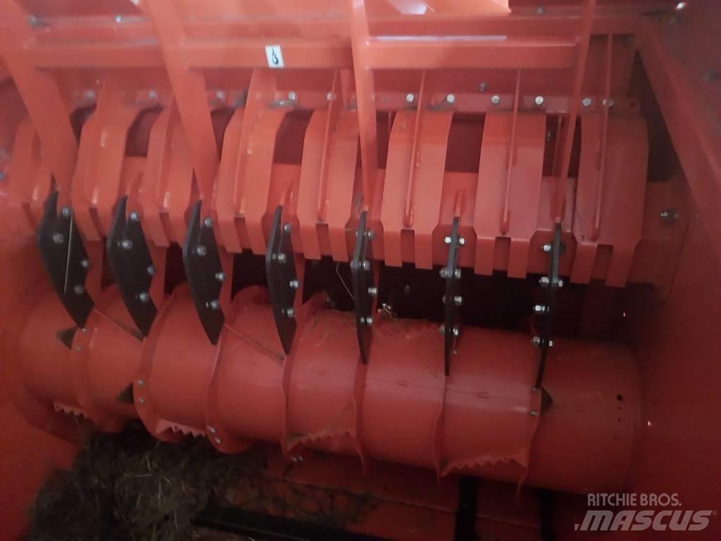 Kubota BC 1300 PRO Ballenschredder, -schneider und -wickler