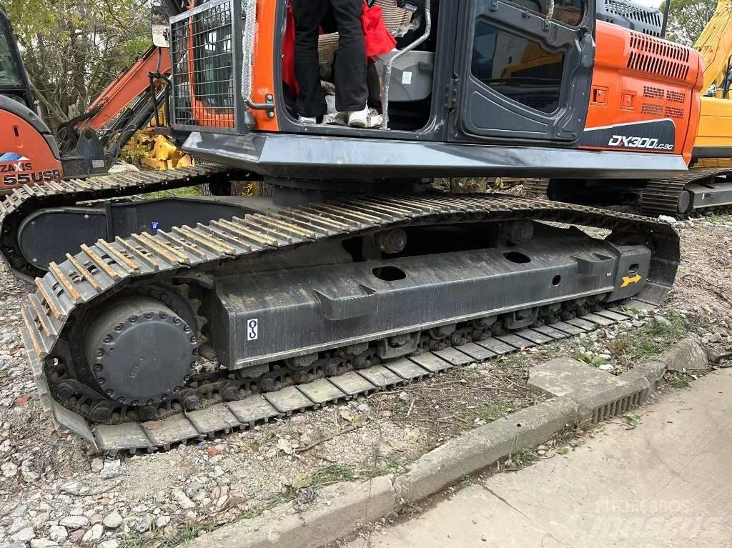 Doosan DX 300 Raupenbagger