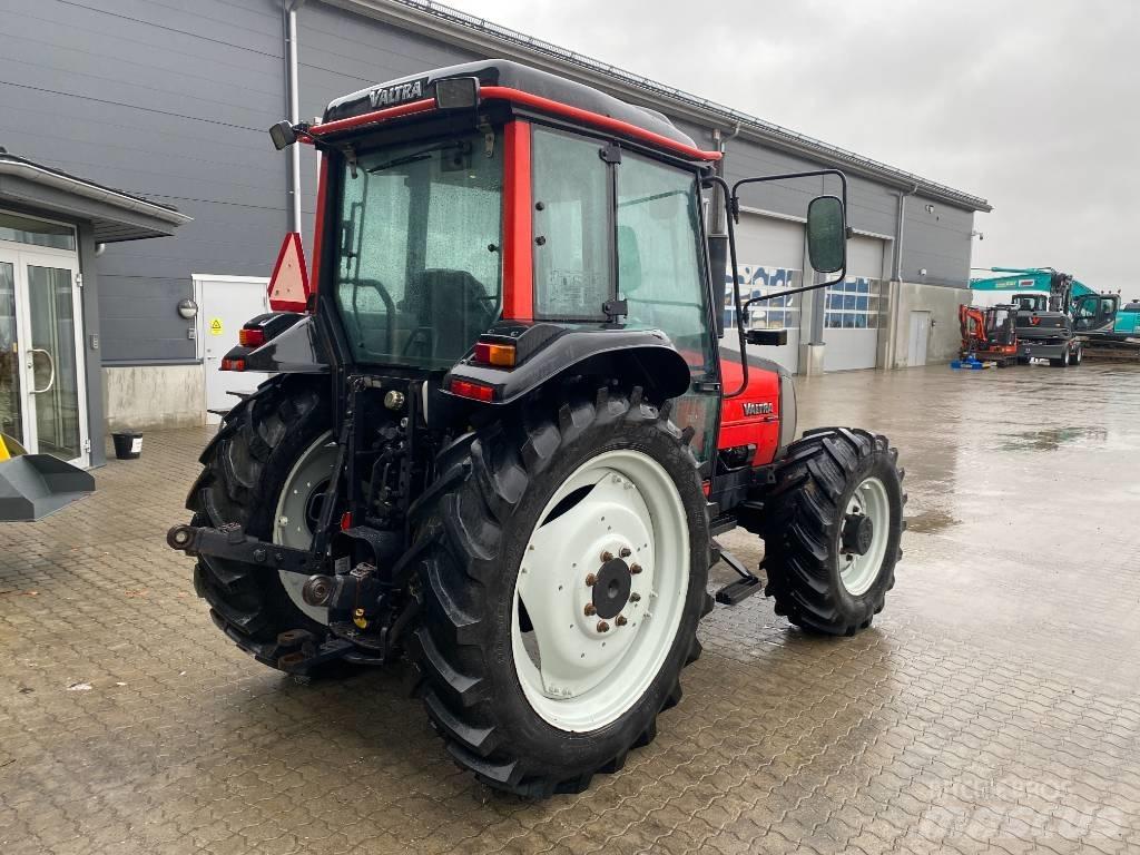 Valtra 700-4 Traktoren