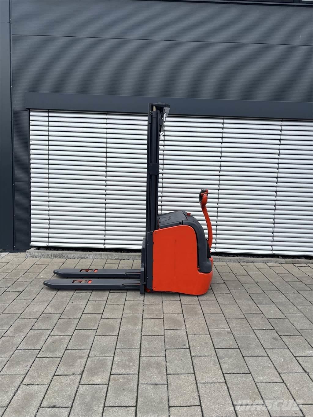 Linde L16 Zelfrijdende stapelaars