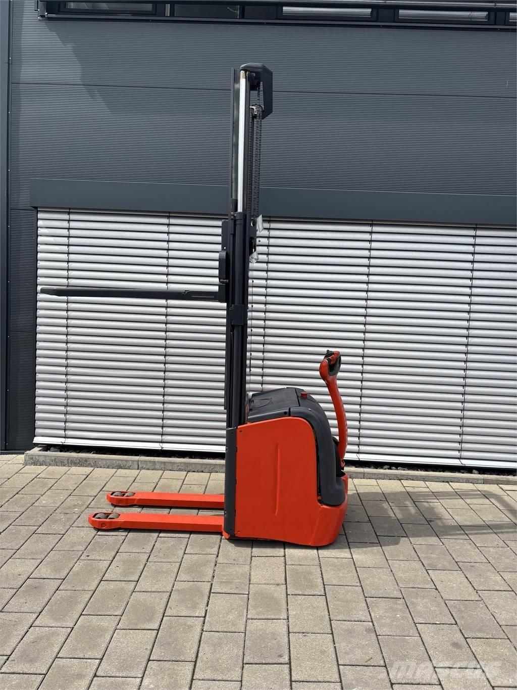 Linde L16 Zelfrijdende stapelaars