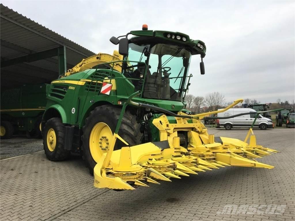 John Deere 8300i Selbstfahrende Häcksler