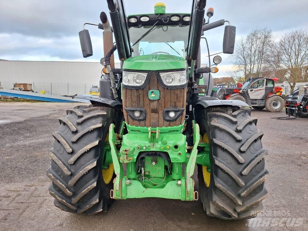 John Deere 6215R Traktoren