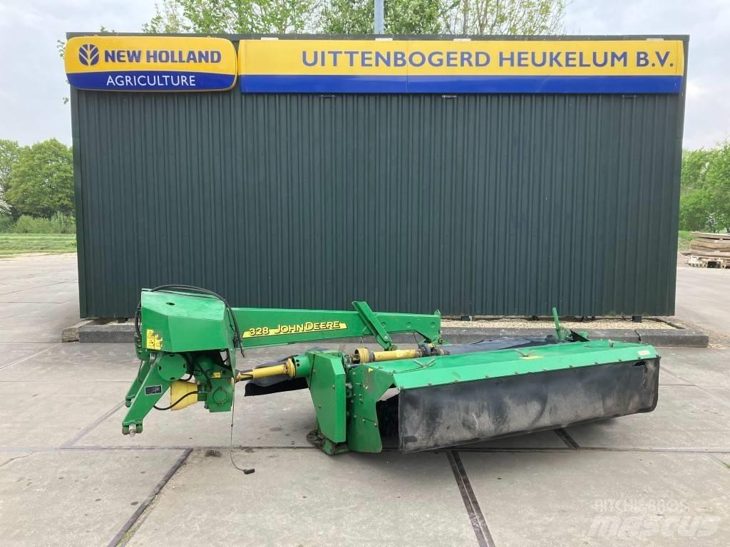 John Deere 328 Mäher