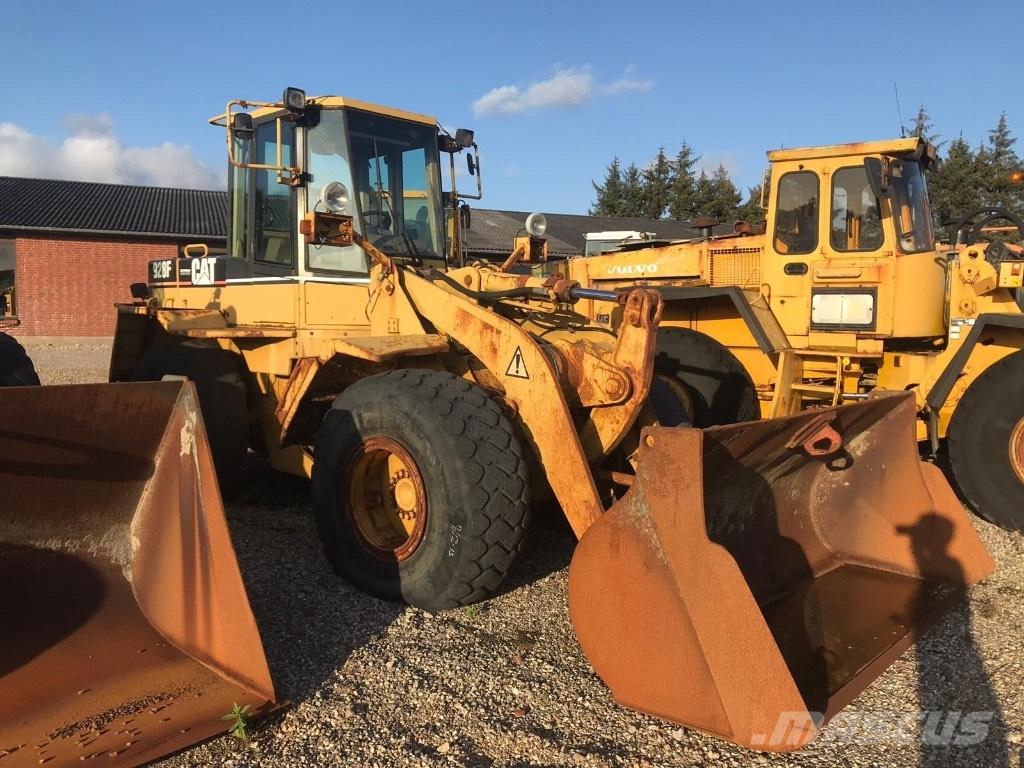 CAT 928F Radlader