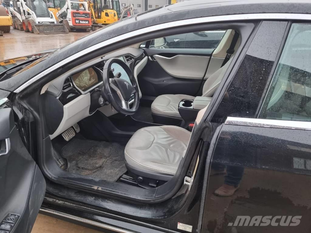 Tesla Model S P85D PKWs