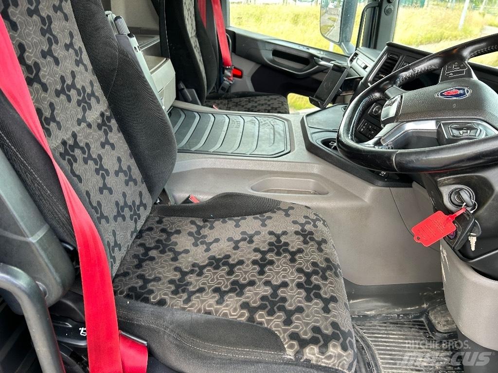 Scania P 410 Pritschenwagen mit Seilwinde