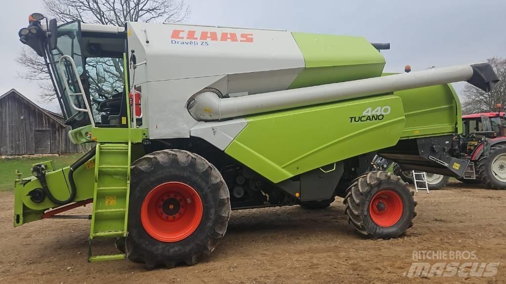 CLAAS Tucano 440 Mähdrescher