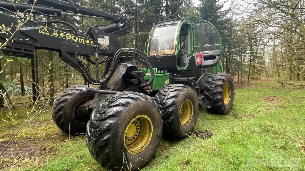John Deere 1470 E Harvester