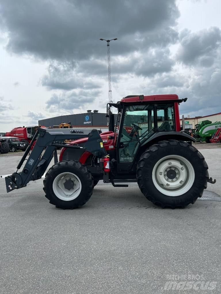 Valtra A 83 Traktoren