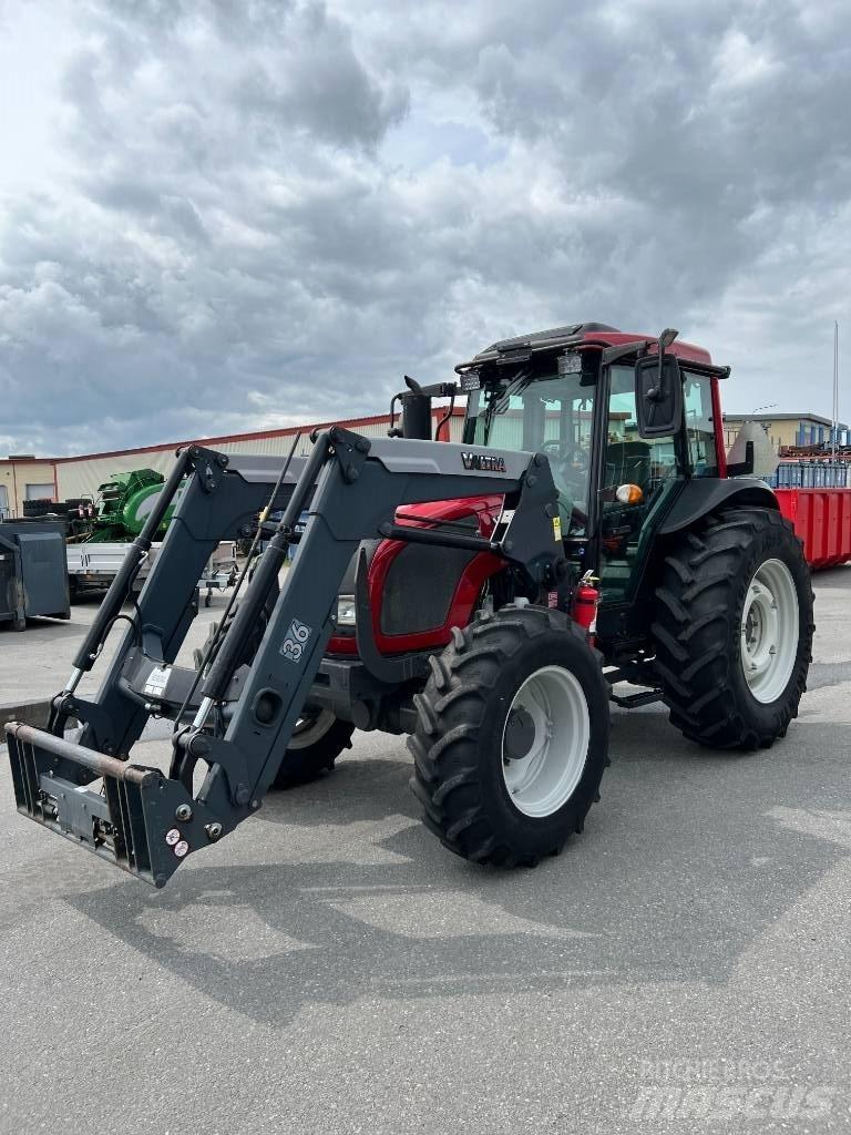 Valtra A 83 Traktoren