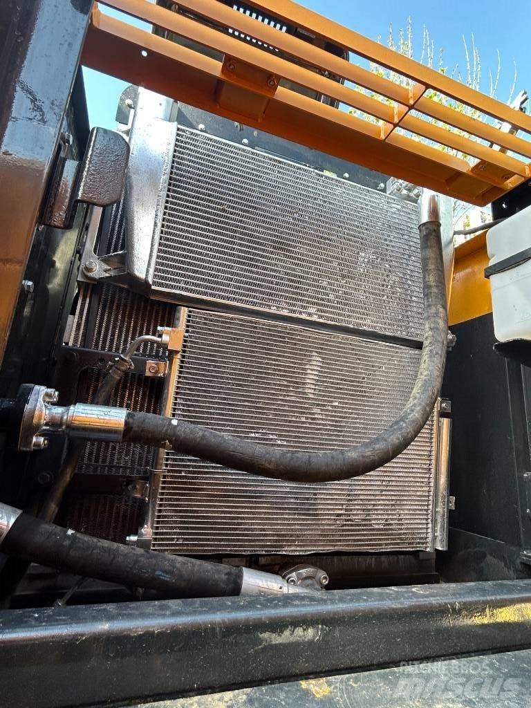 Hyundai 220LC-9S Raupenbagger