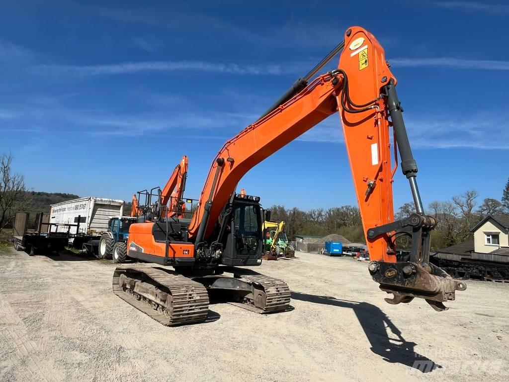 Doosan DX 225 Raupenbagger
