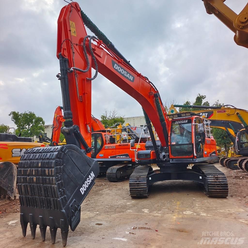 Doosan DX 300 LC Raupenbagger