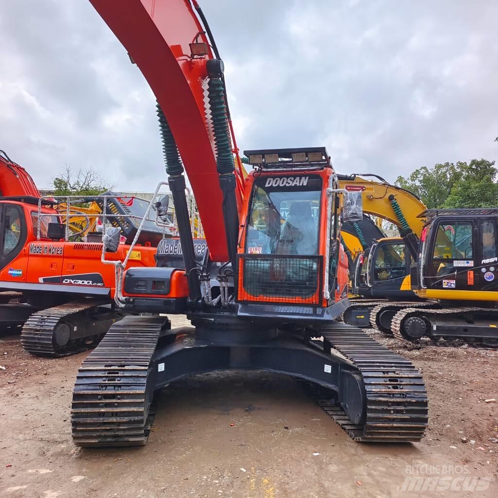 Doosan DX 300 LC Raupenbagger