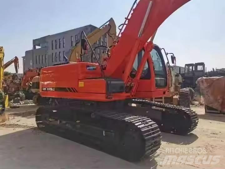 Doosan DX225LC Raupenbagger