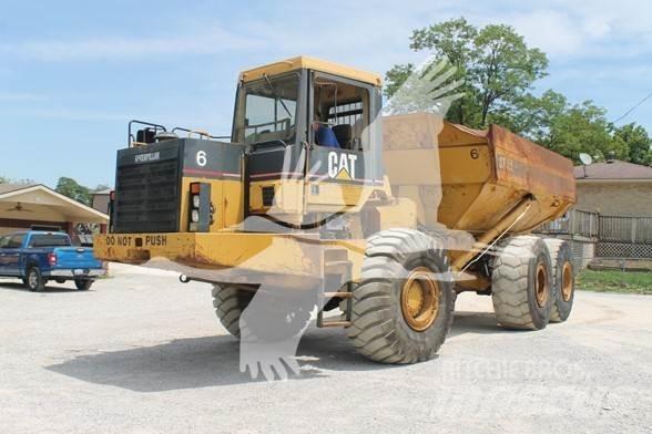 CAT D350E Dumper - Knickgelenk