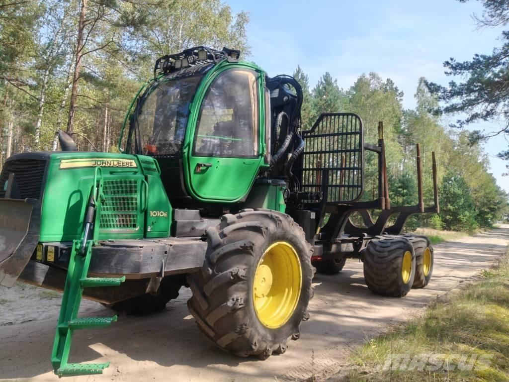 John Deere 1010 E Forwarder