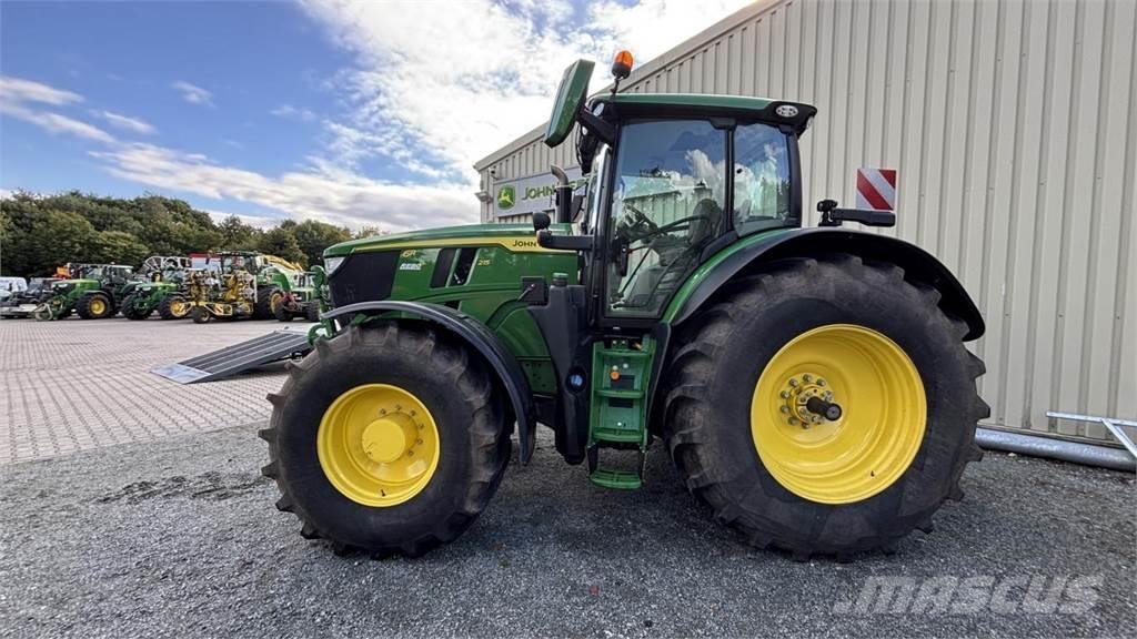 John Deere 6R215 Traktoren